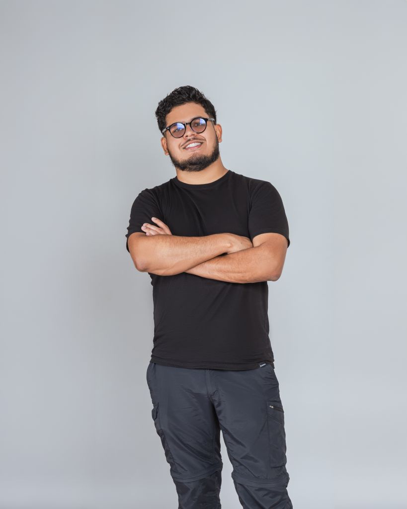 David Becerra durante una producción gastronómica de Gastro Hackers